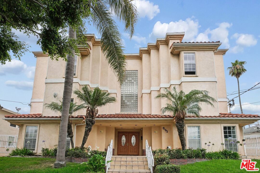 Property photo for 321 W Queen St, #11, Inglewood, CA