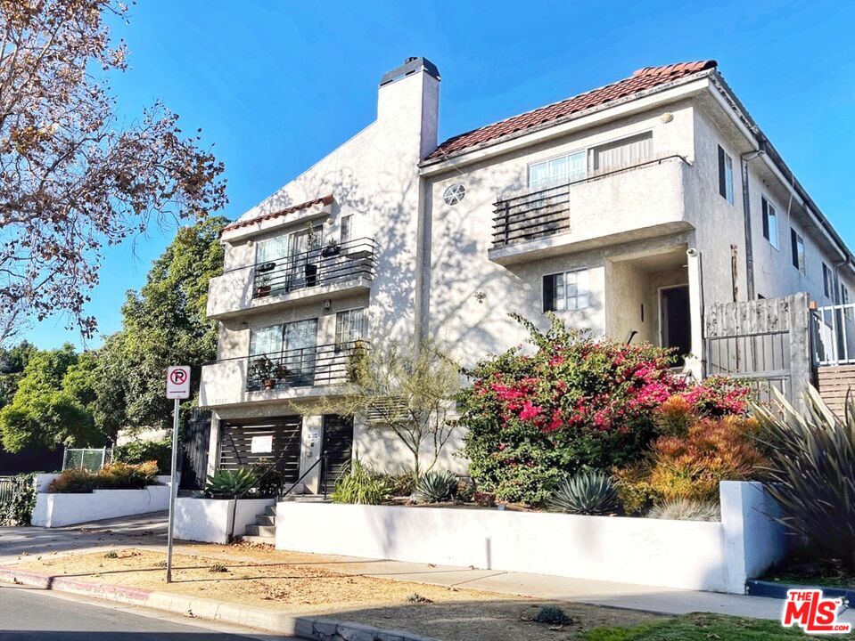 Property photo for 7327 Willoughby Ave, #7, Los Angeles, CA