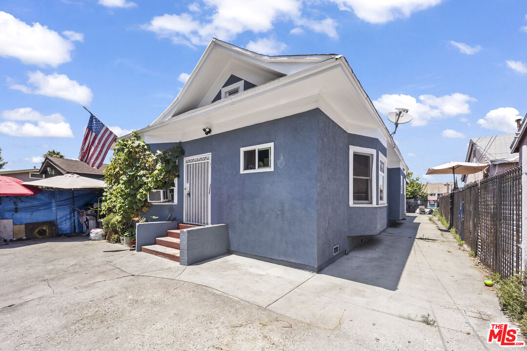 Property photo for 901 E 42nd St, Los Angeles, CA