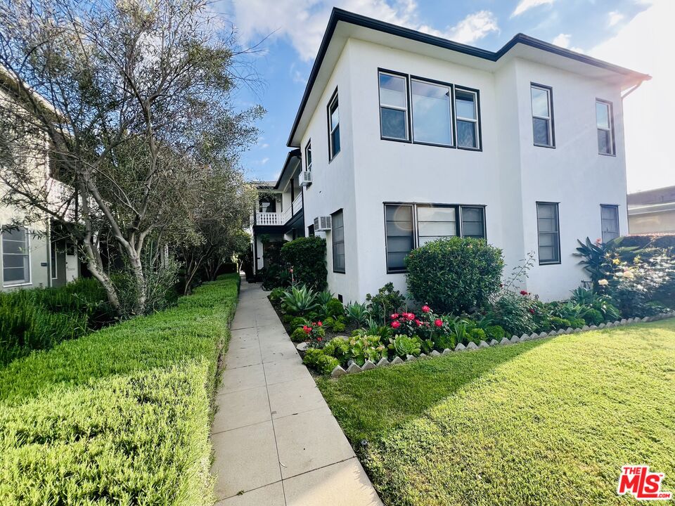 Property photo for 4526 St Elmo Dr, Los Angeles, CA