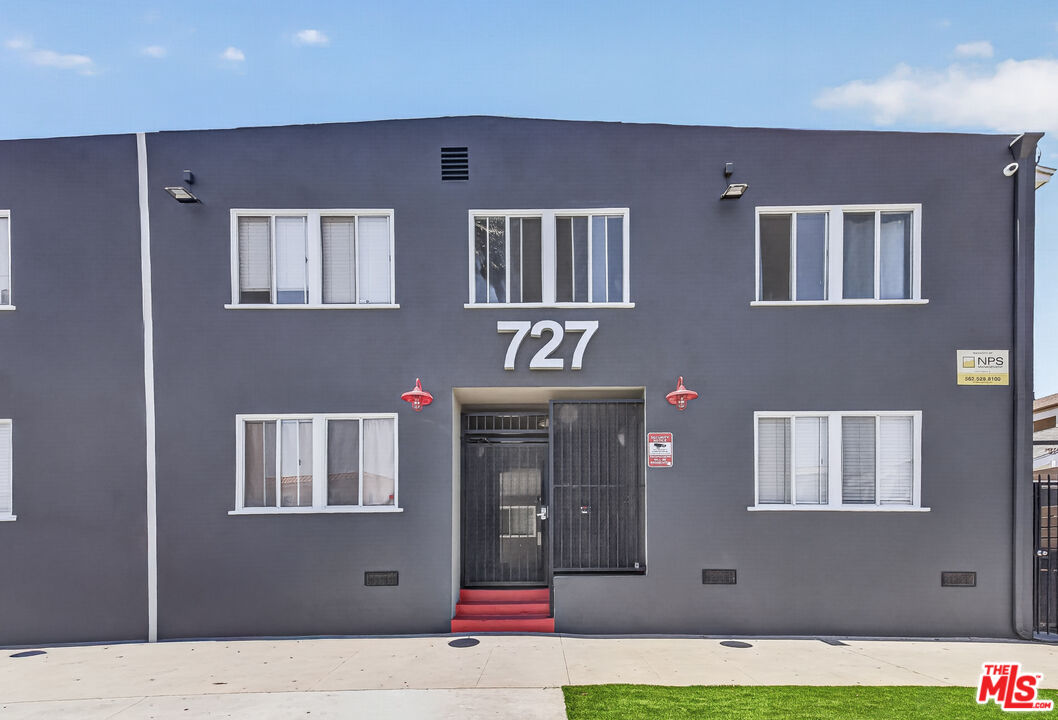 Property photo for 727 Olive Ave, Long Beach, CA