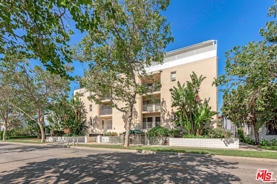 Property photo for 423 S REXFORD DR, #101, Beverly Hills, CA
