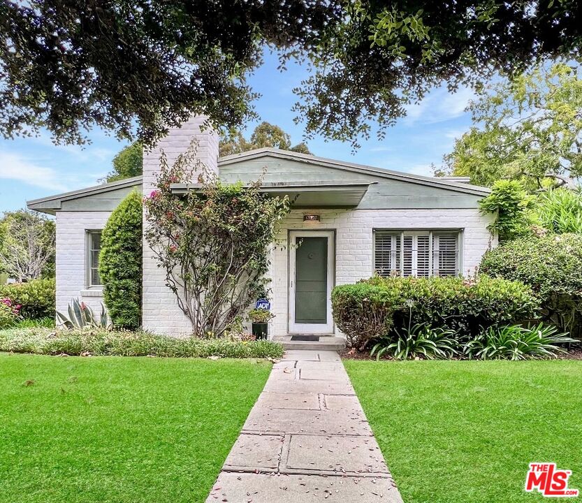 Property photo for 5340 1/4 Village Grn, Los Angeles, CA