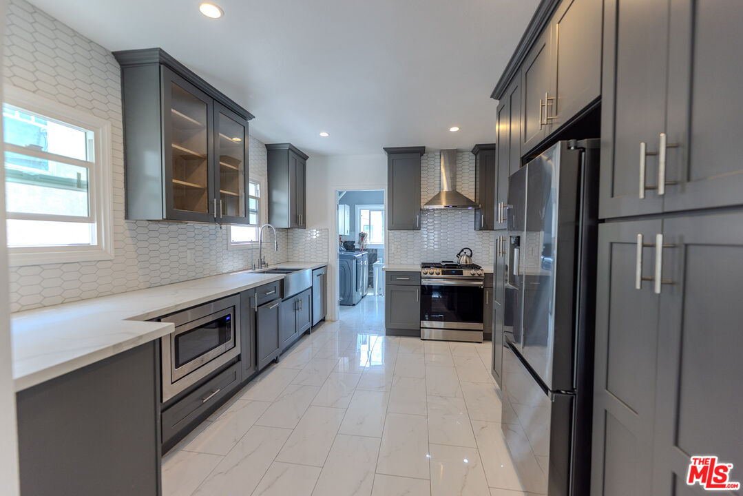 Property photo for 1067 S Sycamore Ave, Los Angeles, CA