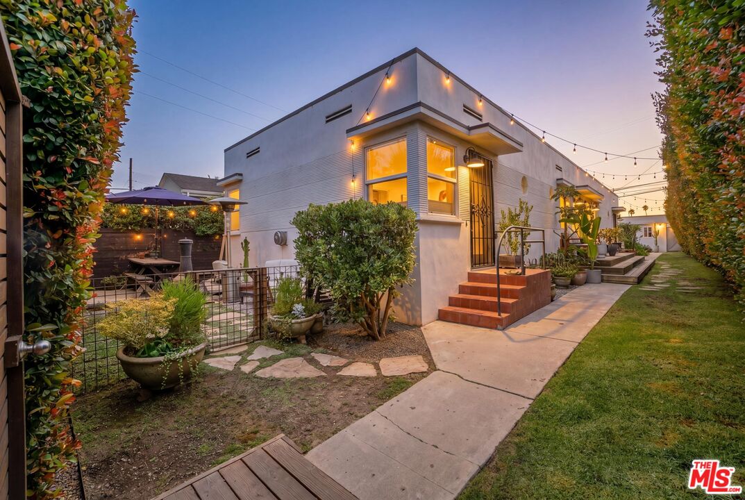 Property photo for 705 Flower Ave, Venice, CA
