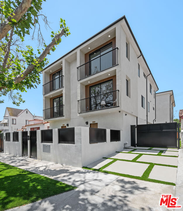 Property photo for 837 1/2 N Detroit St, Los Angeles, CA