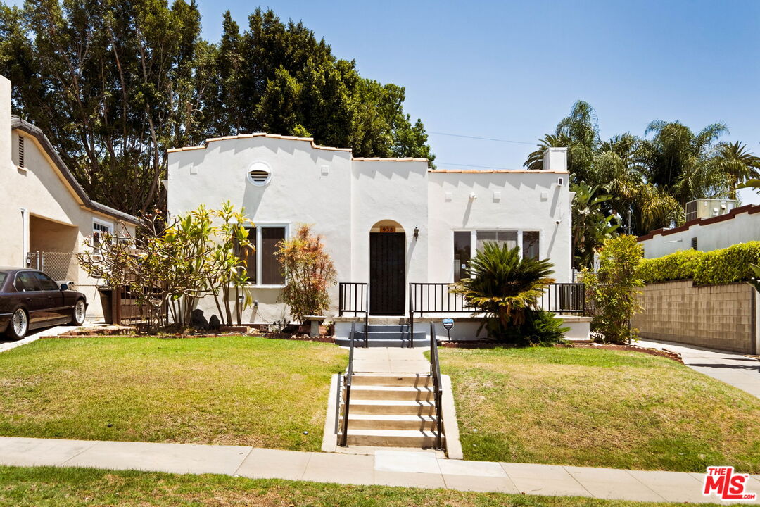 Property photo for 938 S Plymouth Blvd, Los Angeles, CA