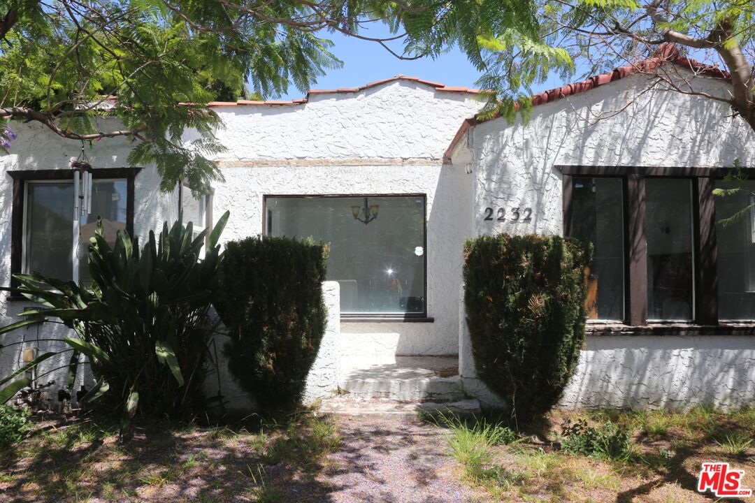 Property photo for 2232 S Ridgeley Dr, Los Angeles, CA