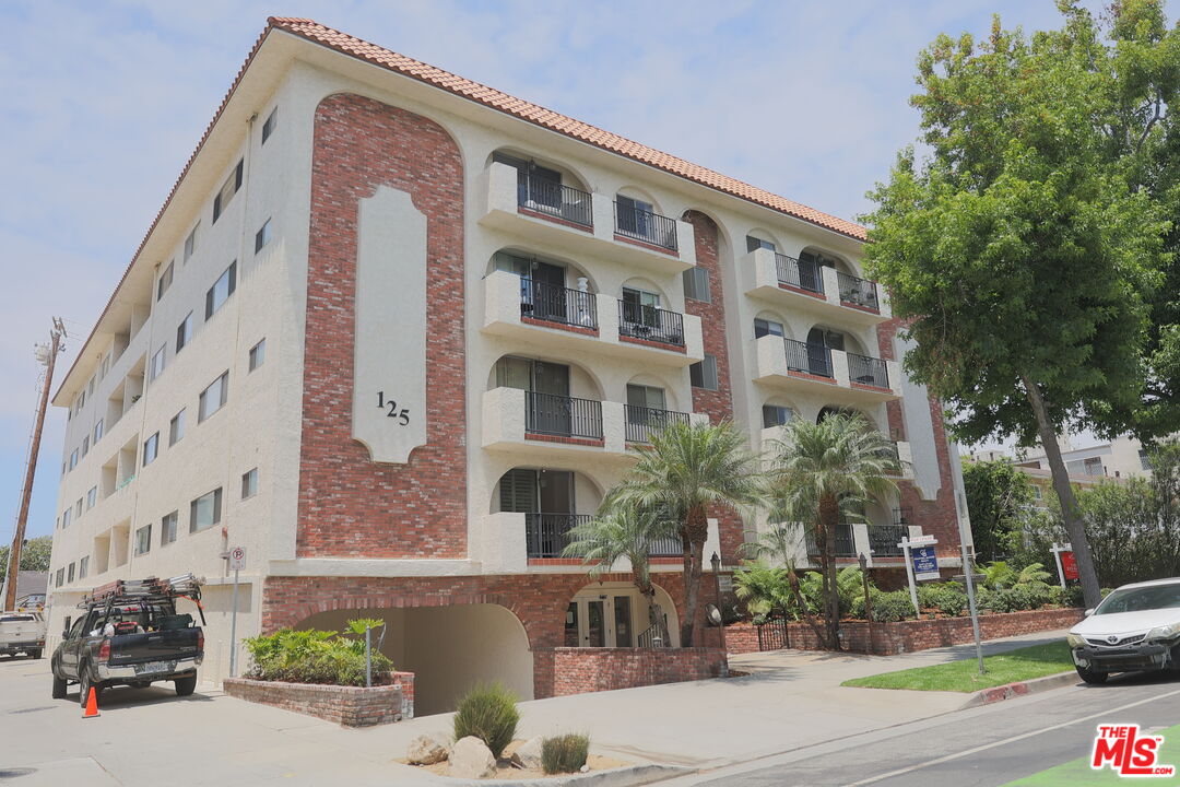 Property photo for 125 Montana Ave, #101, Santa Monica, CA