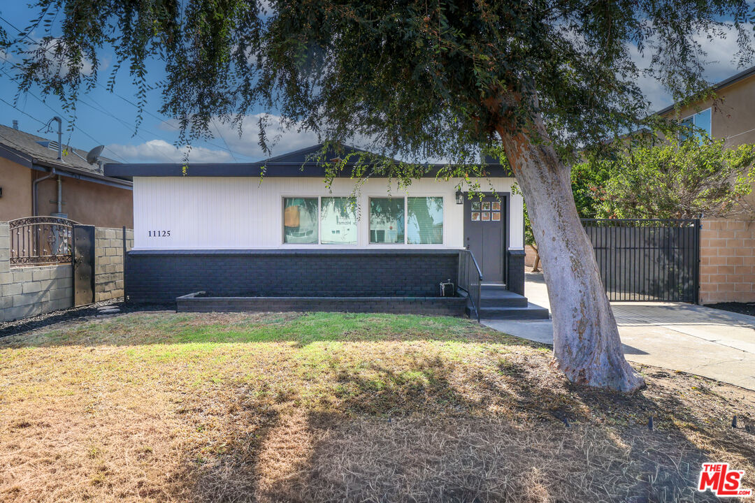 Property photo for 11125 S Osage Ave, Inglewood, CA