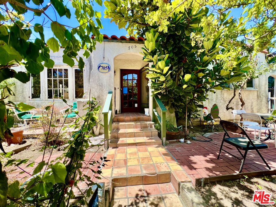 Property photo for 705 Superba Ave, Venice, CA