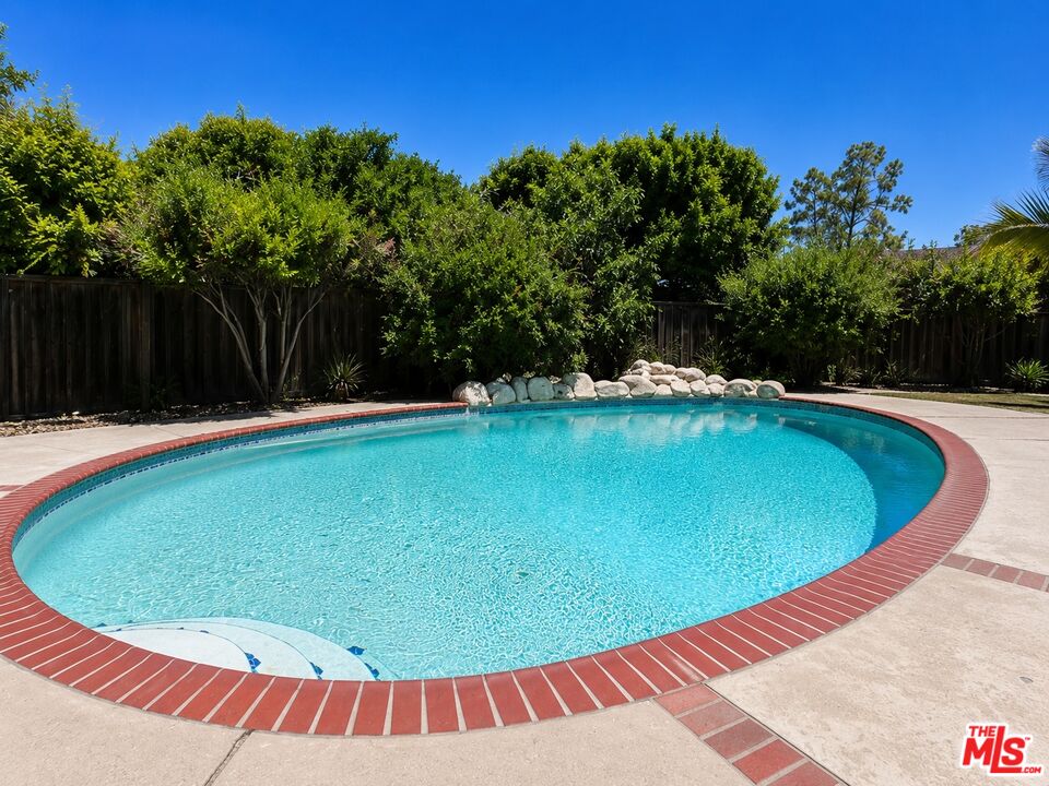 Property photo for 6462 Franrivers Ave, Los Angeles, CA