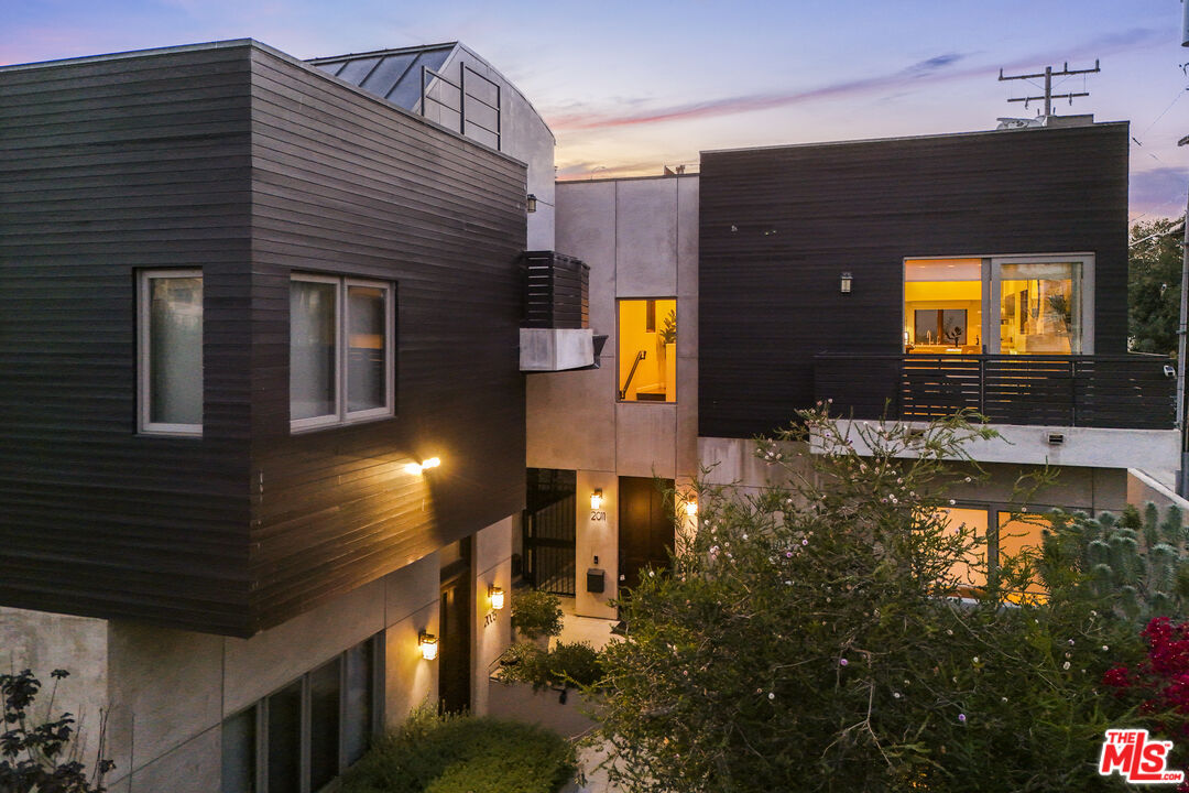 Property photo for 2011 Idaho Ave, Santa Monica, CA