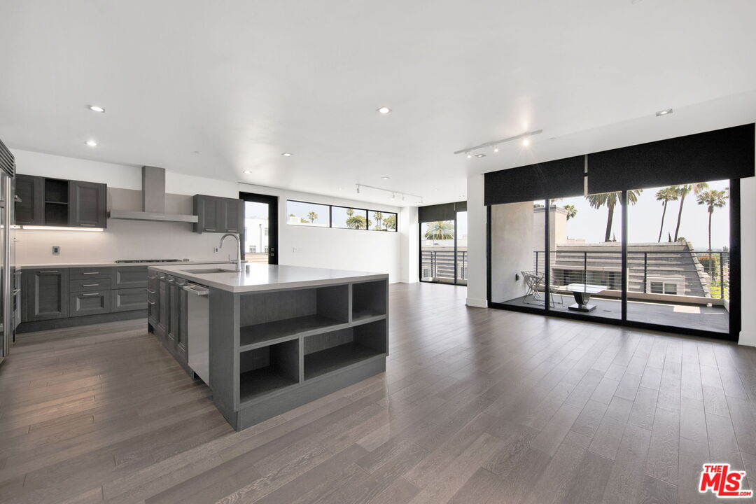 Property photo for 432 N Oakhurst Dr, #402, Beverly Hills, CA
