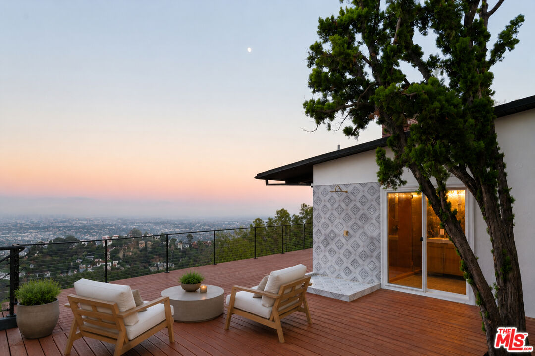 Property photo for 2065 Kew Dr, Los Angeles, CA