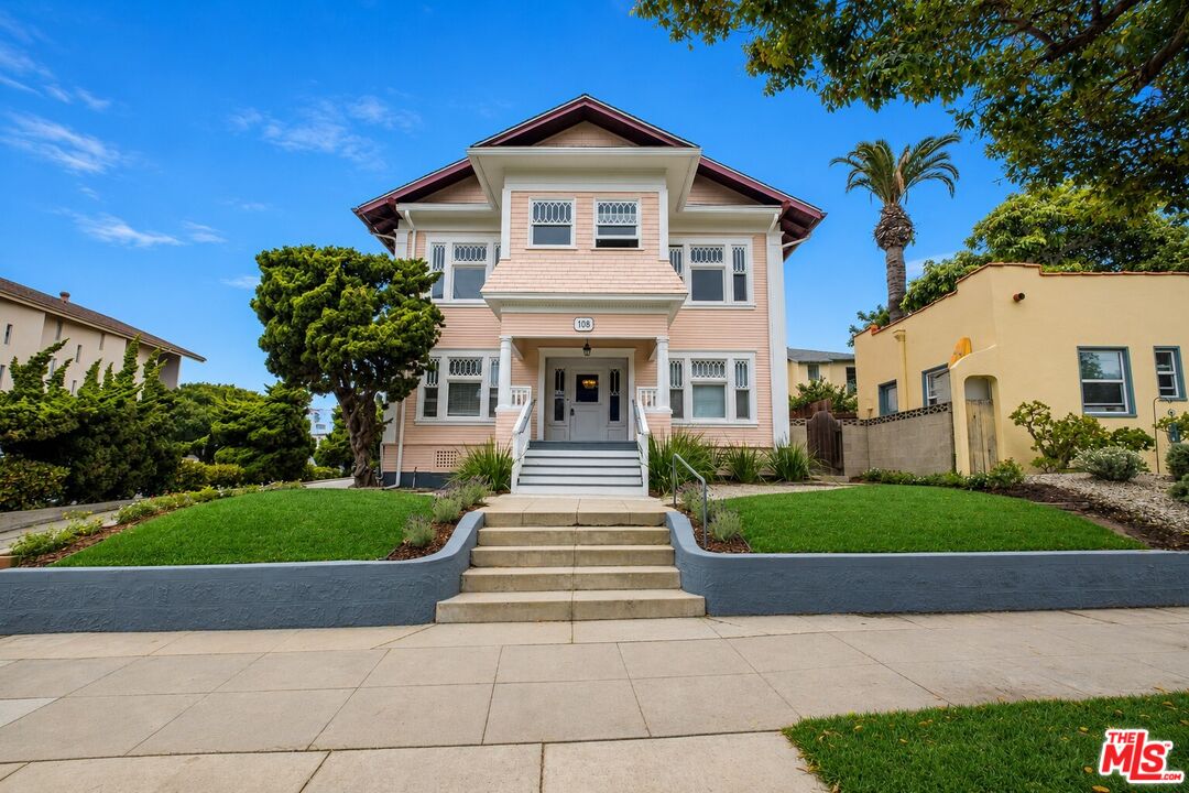 Property photo for 108 N Broadway, Redondo Beach, CA