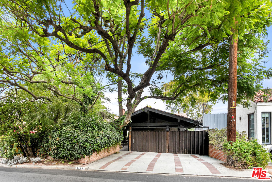 Property photo for 3147 Waverly Dr, Los Angeles, CA