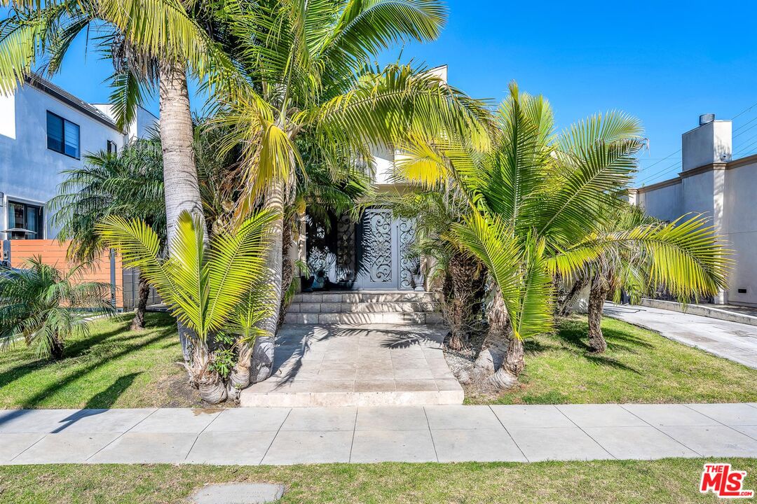 Property photo for 478 S Sherbourne Dr, Los Angeles, CA