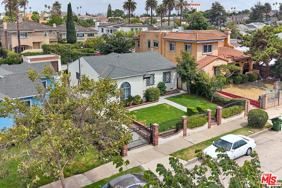 Property photo for 1120 S Plymouth Blvd, Los Angeles, CA