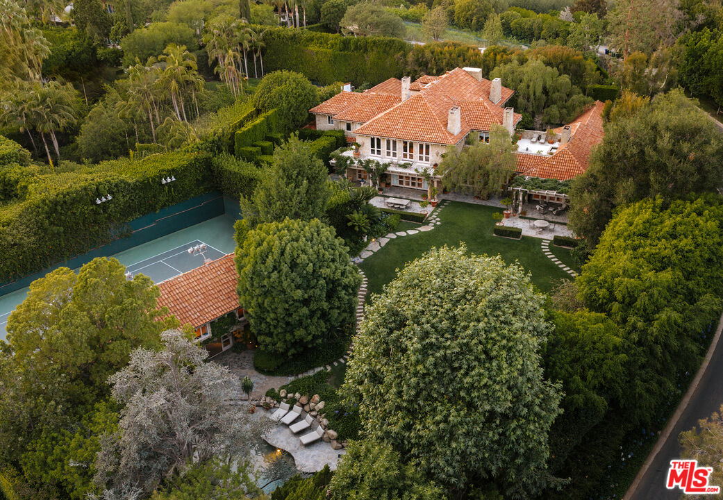 Property photo for 423 N Faring Rd, Los Angeles, CA