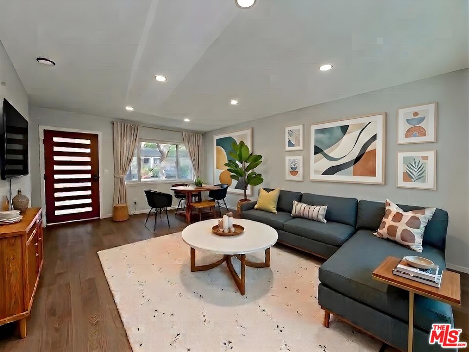 Property photo for 903 S Barrington AVE, Los Angeles, CA
