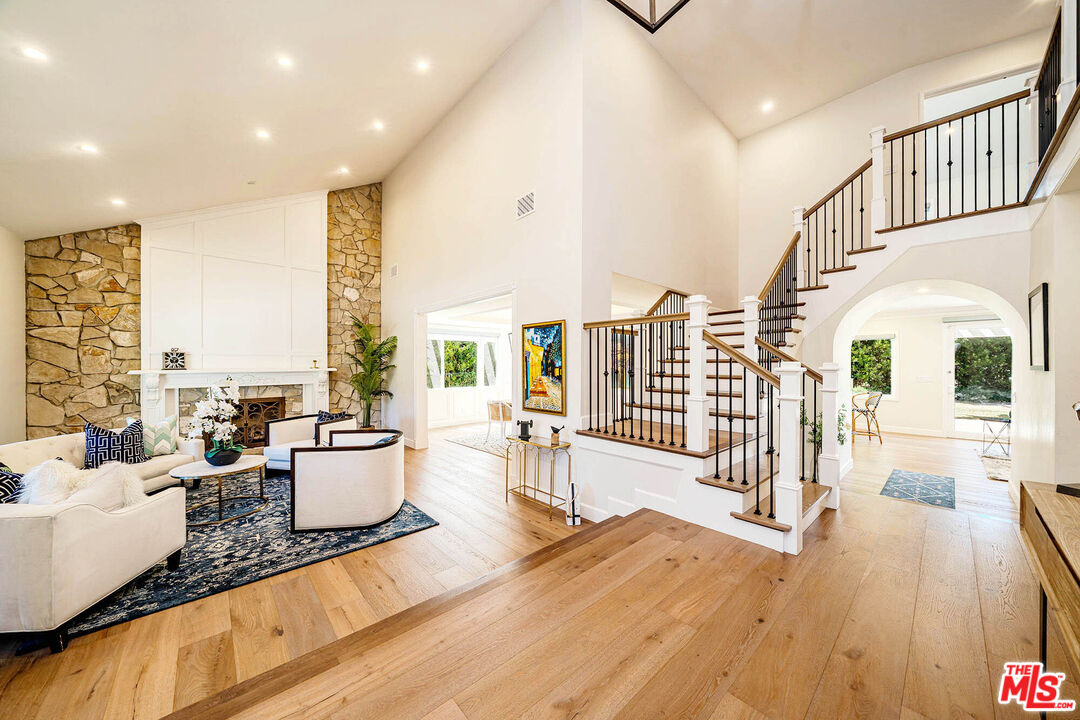 Property photo for 27 Horseshoe Ln, Palos Verdes Peninsula, CA