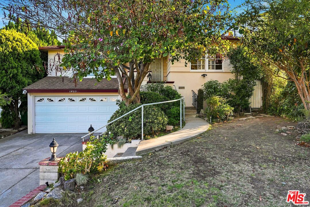 Property photo for 1409 Thayer Ave, Los Angeles, CA