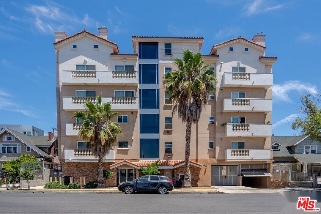 Property photo for 1026 S Oxford Ave, #204, Los Angeles, CA