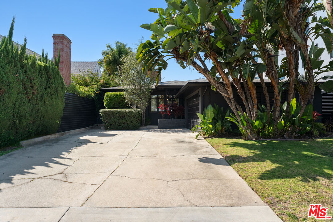 Property photo for 1903 Preuss Rd, Los Angeles, CA
