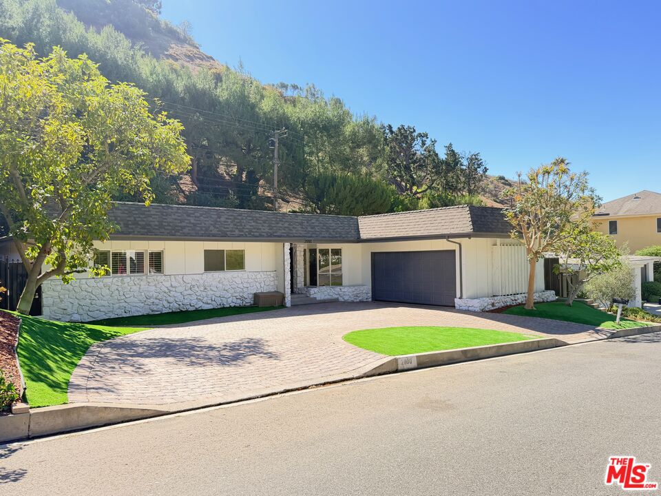 Property photo for 2000 San Ysidro Dr, Beverly Hills, CA