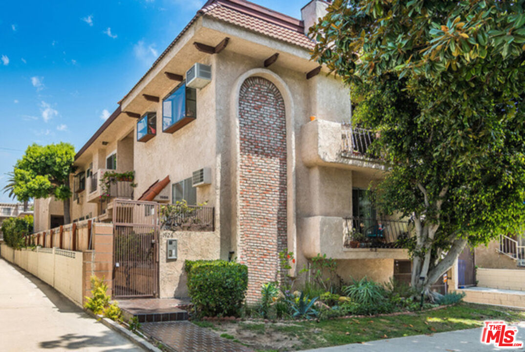 Property photo for 1926 Glendon Ave, #2, Los Angeles, CA