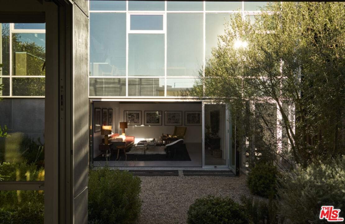 Property photo for 741 Brooks Ave, Venice, CA