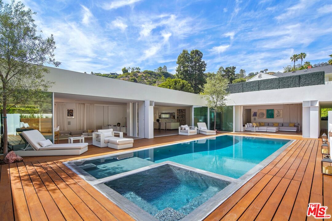 Property photo for 1106 N Hillcrest Rd, Beverly Hills, CA