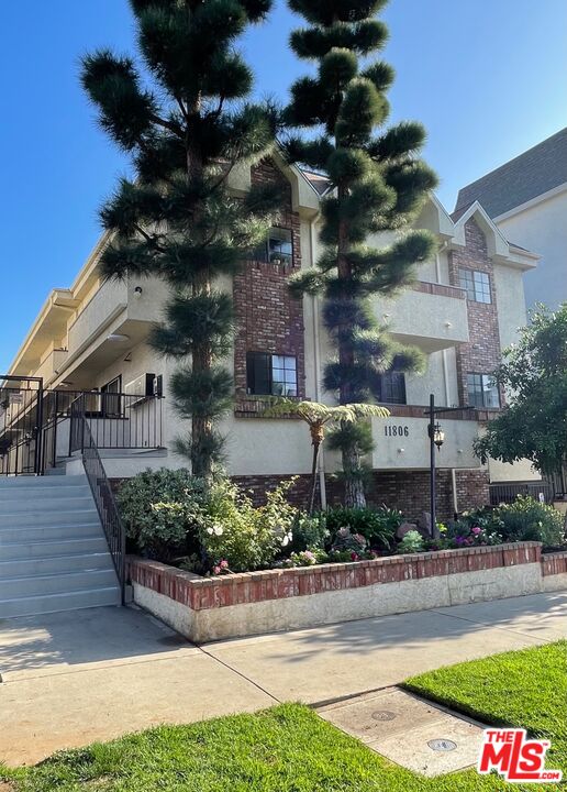 Property photo for 11806 MAYFIELD AVE, #104, Los Angeles, CA