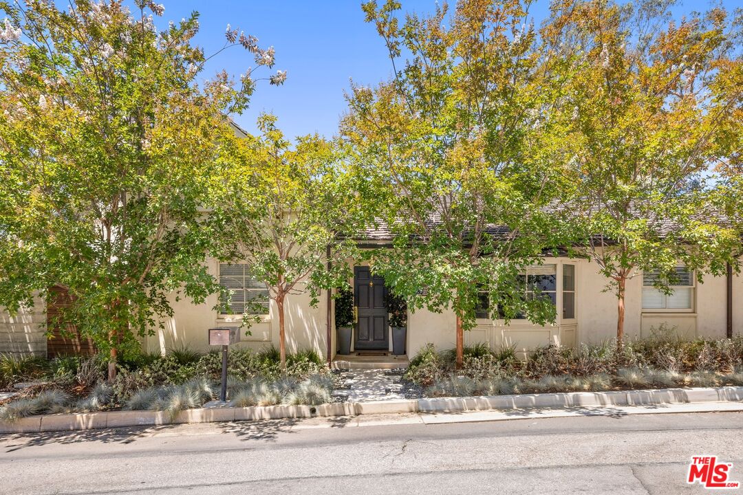 Property photo for 357 Crown Dr, Los Angeles, CA