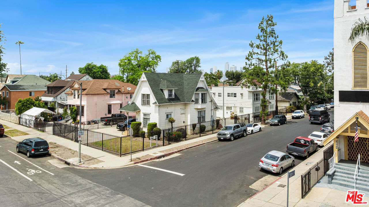 Property photo for 933 E 28th St, Los Angeles, CA
