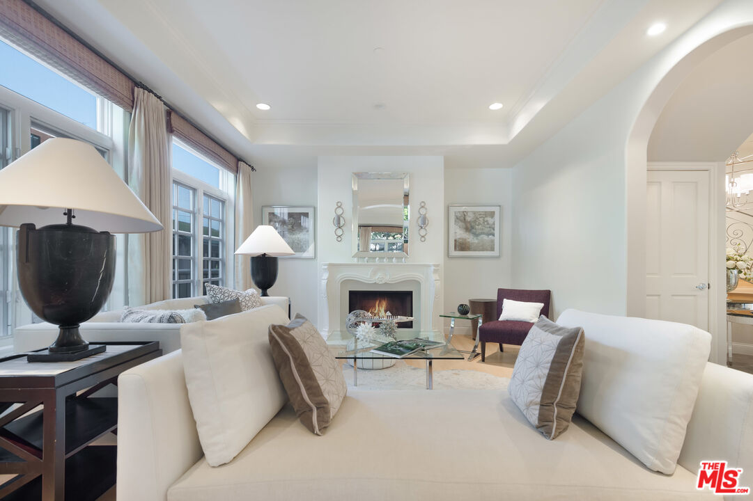 Property photo for 202 N CRESCENT DR, #1, Beverly Hills, CA