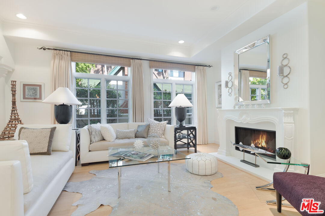Property photo for 202 N CRESCENT DR, #1, Beverly Hills, CA