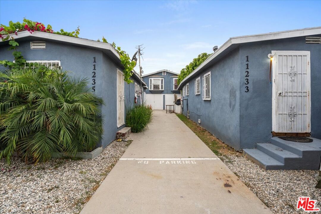 Property photo for 11233 Raymond Ave, Los Angeles, CA
