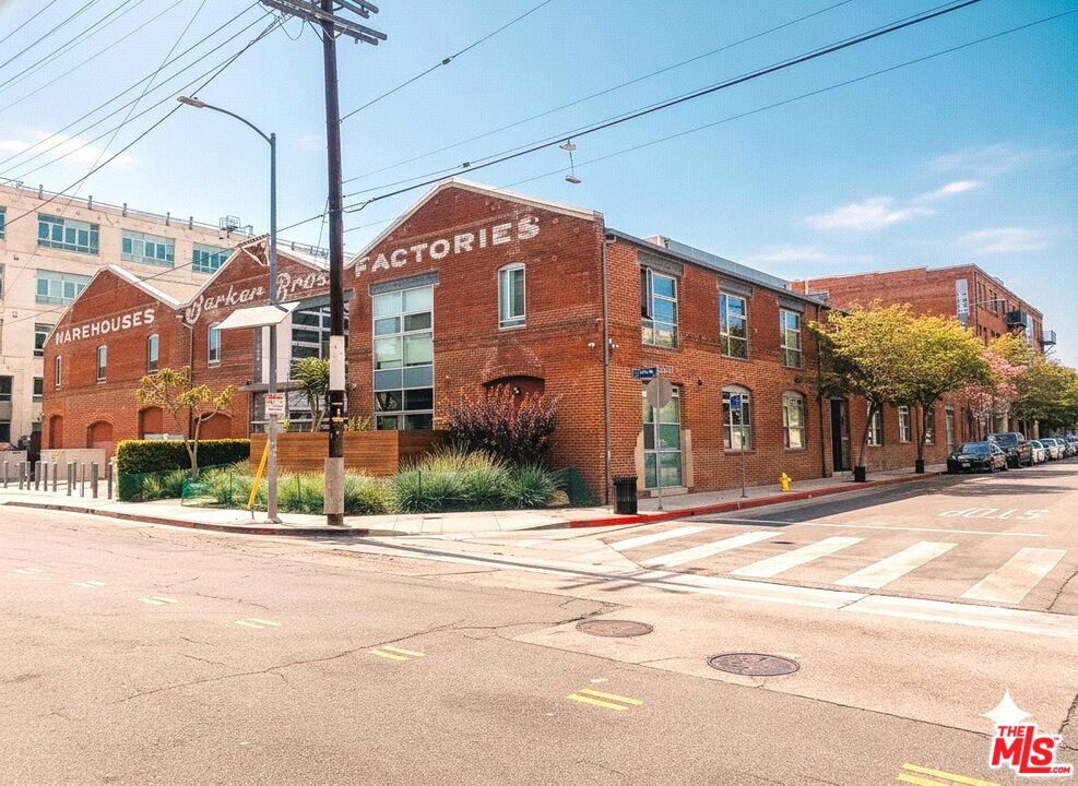 Property photo for 527 Molino St, #202, Los Angeles, CA