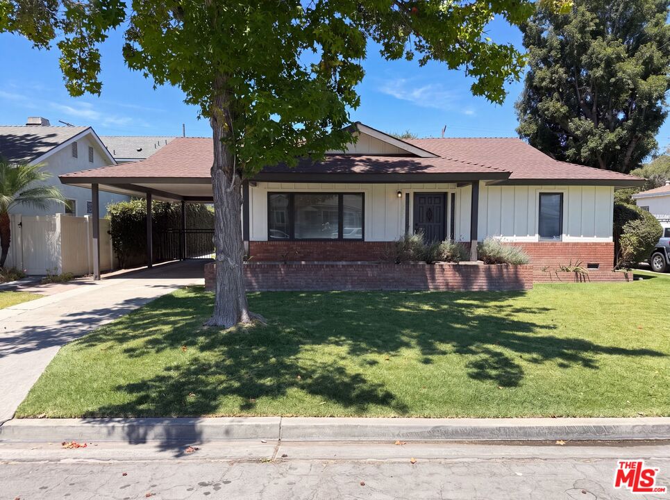 Property photo for 4421 Stanbridge Ave, Long Beach, CA