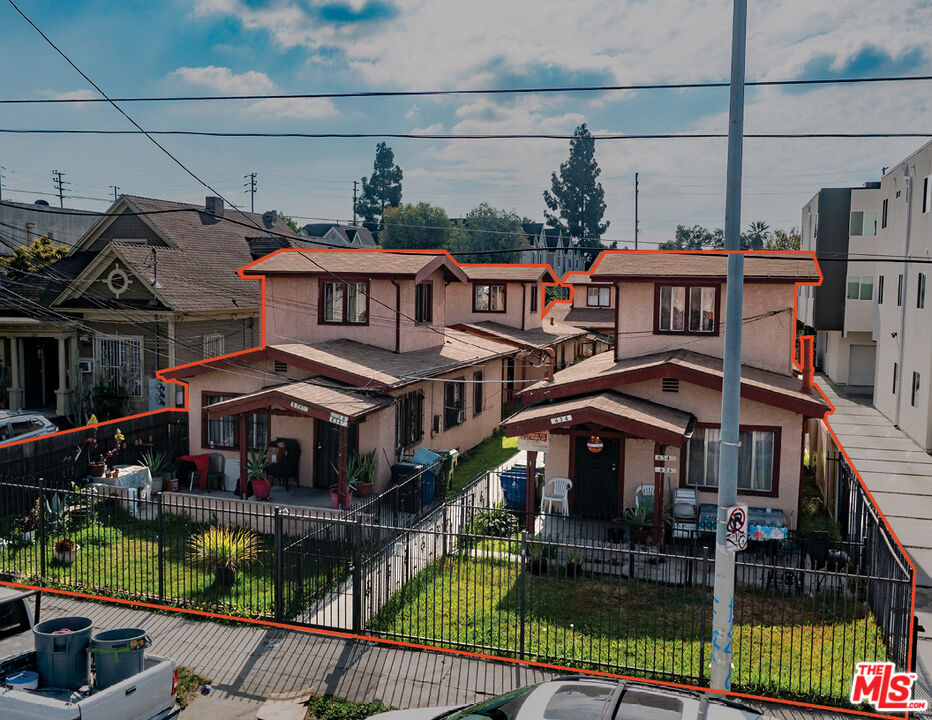 Property photo for 634 E Adams Blvd, Los Angeles, CA