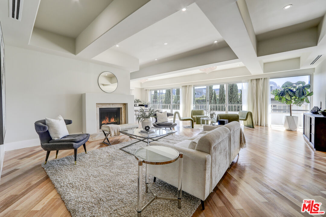Property photo for 339 N Palm Dr, #201, Beverly Hills, CA