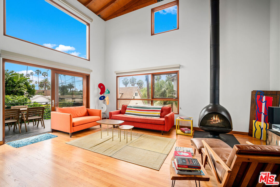 Property photo for 917 Palms Blvd, Venice, CA