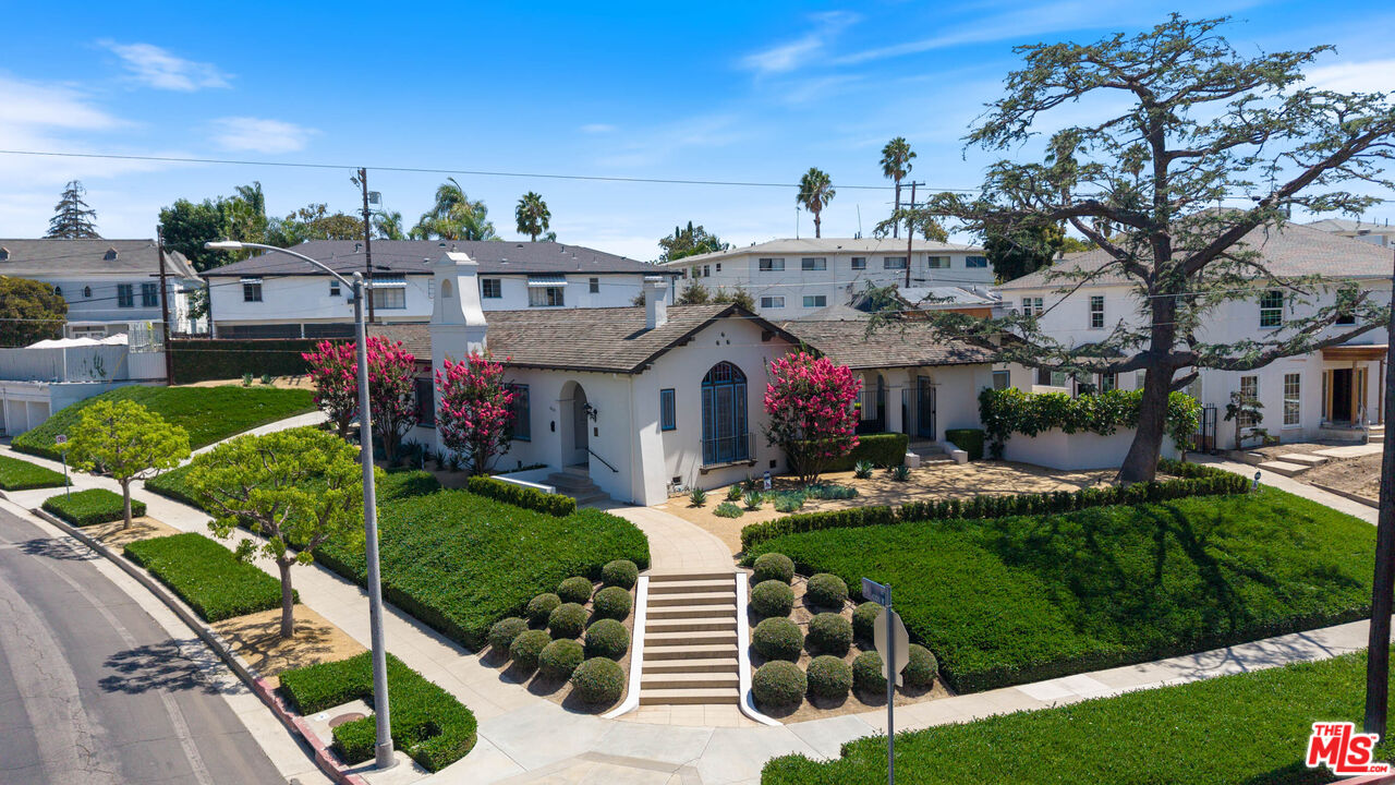 Property photo for 800 S Plymouth Blvd, Los Angeles, CA