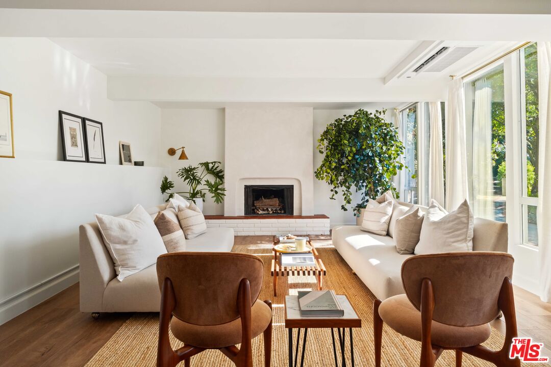 Property photo for 8223 Yucca Trl, Los Angeles, CA