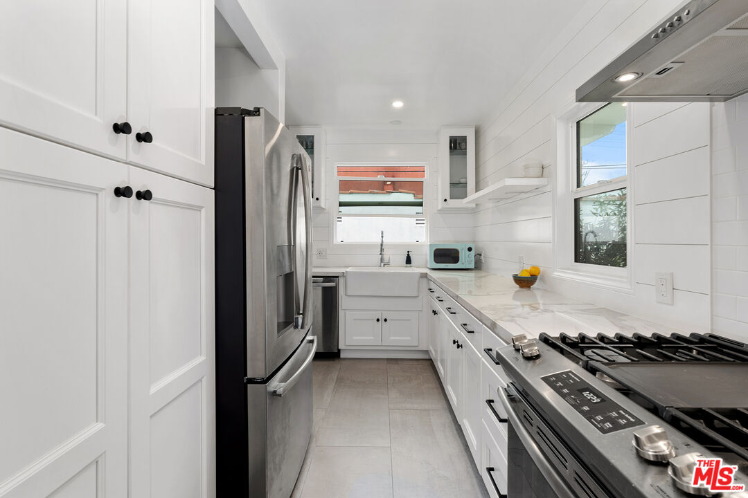 Property photo for 8472 Oakwood Ave, Los Angeles, CA