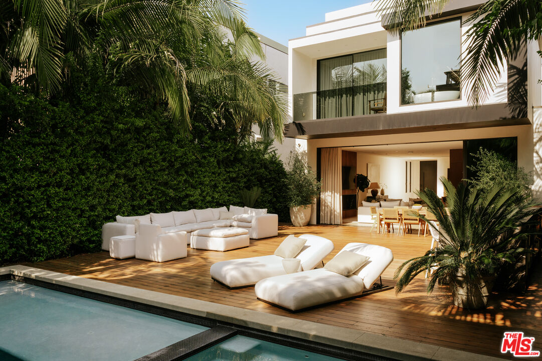 Property photo for 515 N Harper Ave, Los Angeles, CA