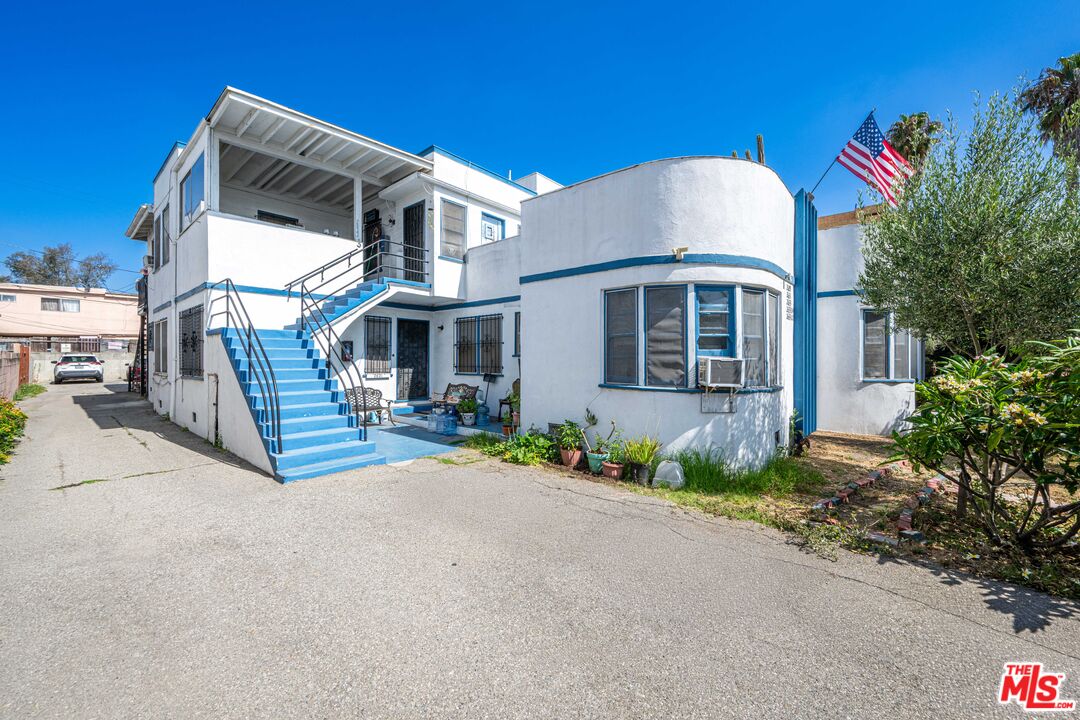Property photo for 2629 S Garth Ave, Los Angeles, CA