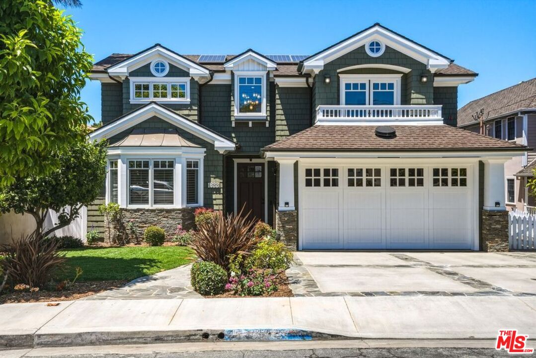 Property photo for 1633 Voorhees Ave, Manhattan Beach, CA